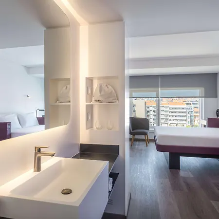 Yotel Hotel 4*