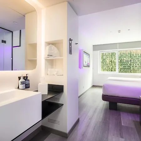 Yotel Hotel 4*