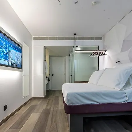 Yotel Hotel 4*