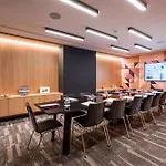 Yotel 4*