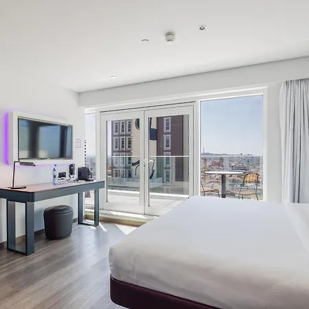 Yotel 4*