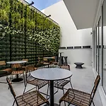 Otel Yotel 4*