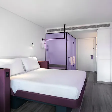 Yotel 4*
