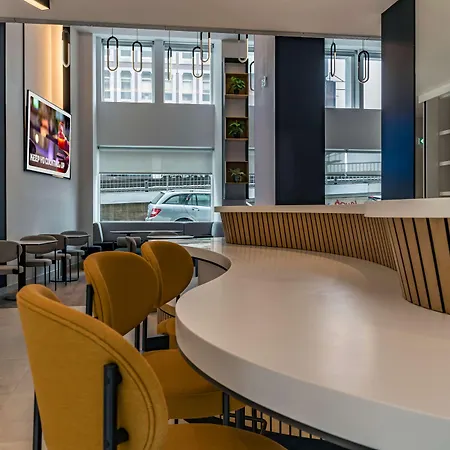 Отель Yotel 4*
