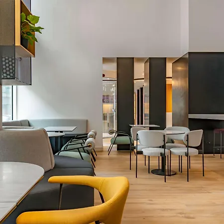 Yotel 4*