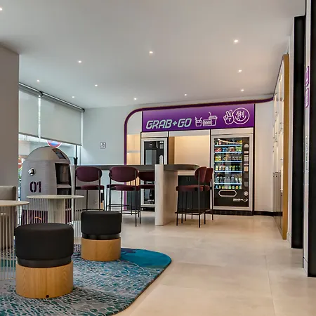 Yotel 4*