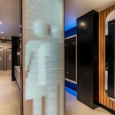 호텔 Yotel 4*