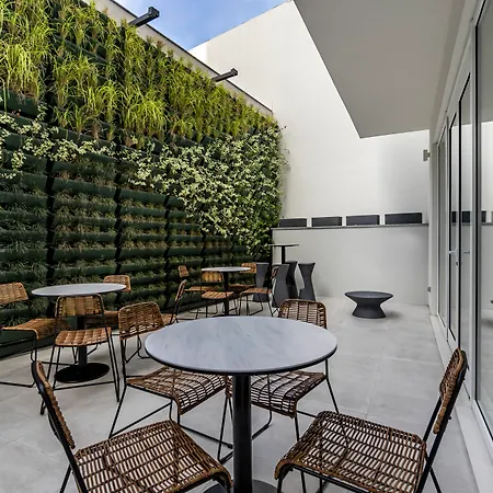 Hotel Yotel 4*