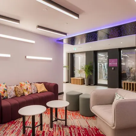 Yotel Отель 4*
