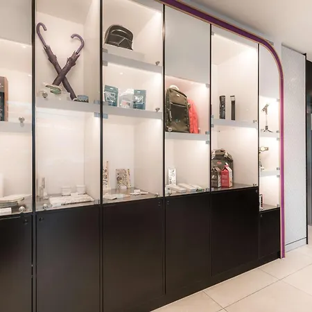 فندق Yotel 4*