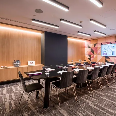 Yotel 4*