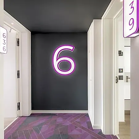 Yotel 4*