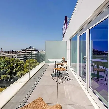 Yotel 4*