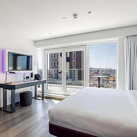 Yotel Hotel 4*