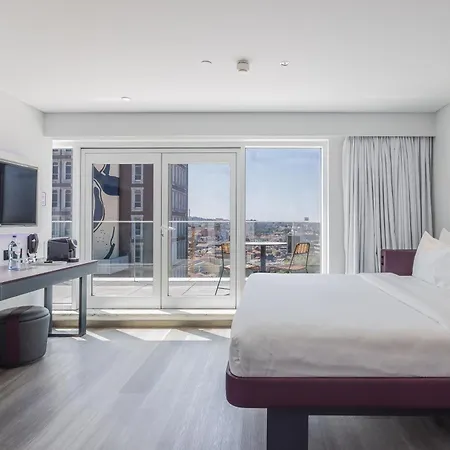 Отель Yotel 4*