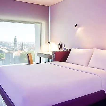 Yotel 4*