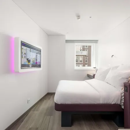 Yotel Отель 4*