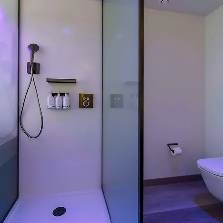 Yotel Отель 4*