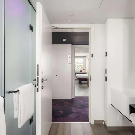 Yotel 4*