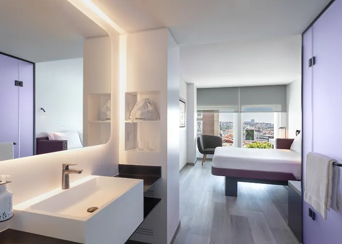 Yotel 4*