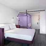 Yotel 4*