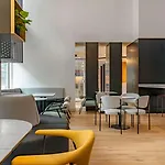 Yotel 4*