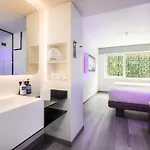 Yotel 호텔 4*