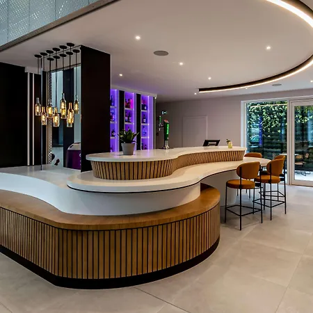 Yotel Hotel 4*