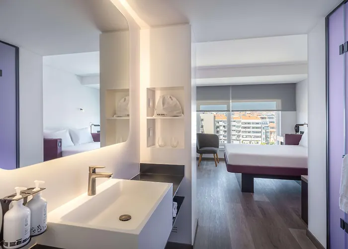 Yotel Отель 4*