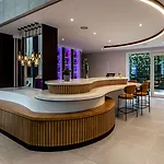 Yotel Отель 4*