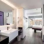 Отель Yotel 4*