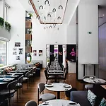 Yotel Отель 4*