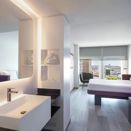 Yotel 4*