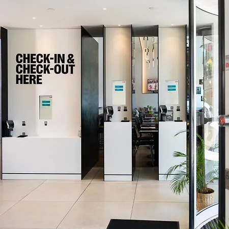 ホテル Yotel ポルト